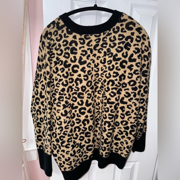 Vince Camuto oversized medium cheetah print sweater - Picture 5 of 5